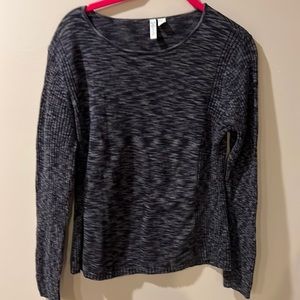 Women’s crew neck long sleeved sweater size medium colors purple/black/burgundy!